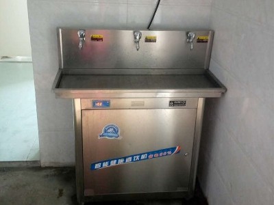 中小學(xué)要選擇怎樣的刷卡直飲水機(jī)