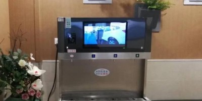 學校引入掃碼廣告屏直飲水機，創新飲水體驗
