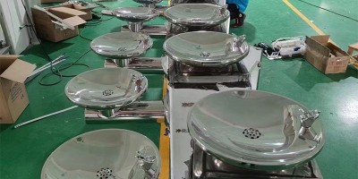廣告公司如何選擇帶廣告展示的戶外直飲水臺