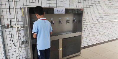 學校飲水機-圣藍，校園飲水守護者